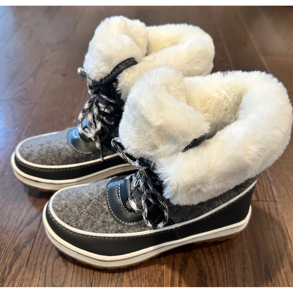 Time and Tru Womens Grey Faux Fur Trim Memory Foam Winter Snow Boots Size 7